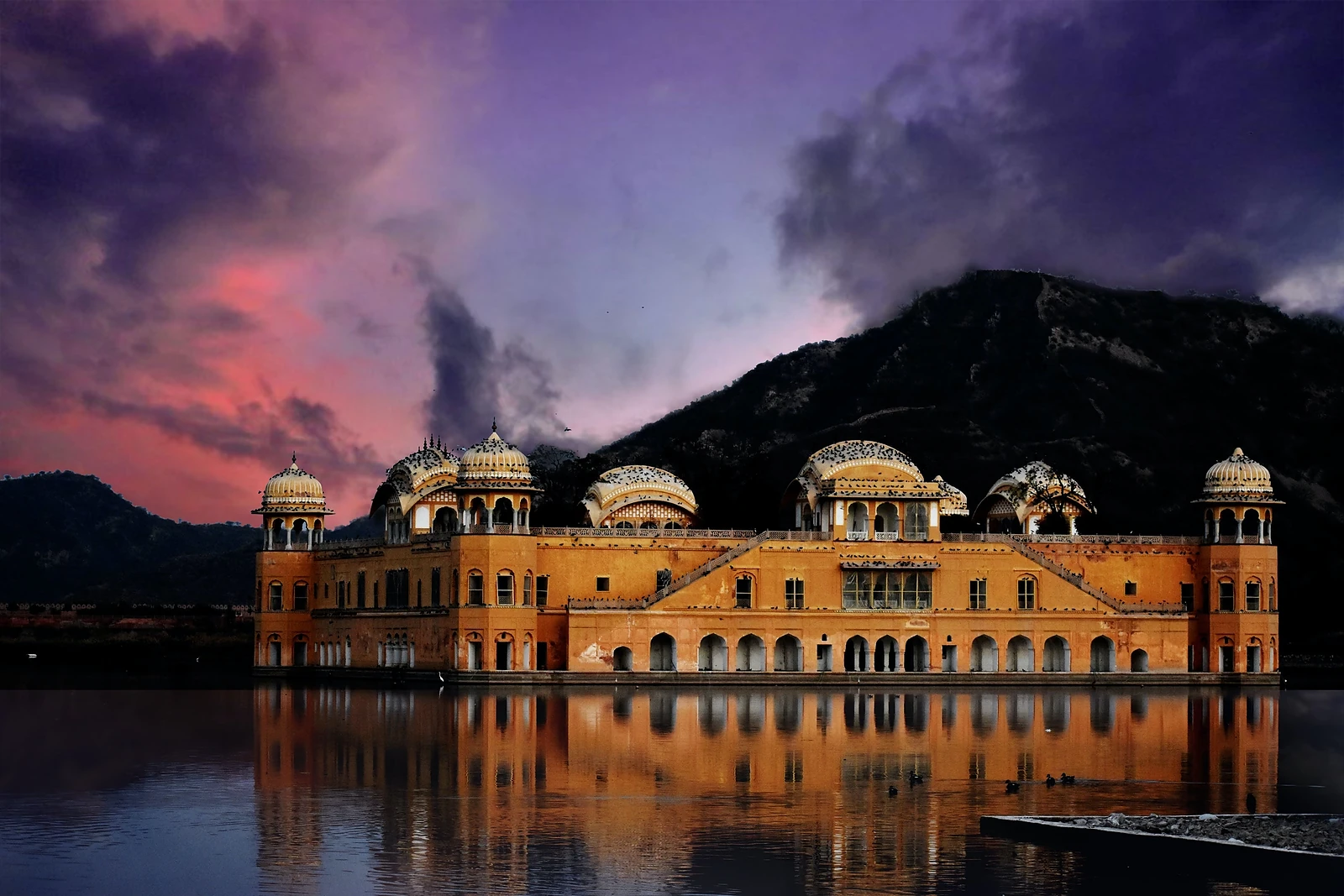 Jal Mahal palace on Man Sagar lake in Jaipur at dusk